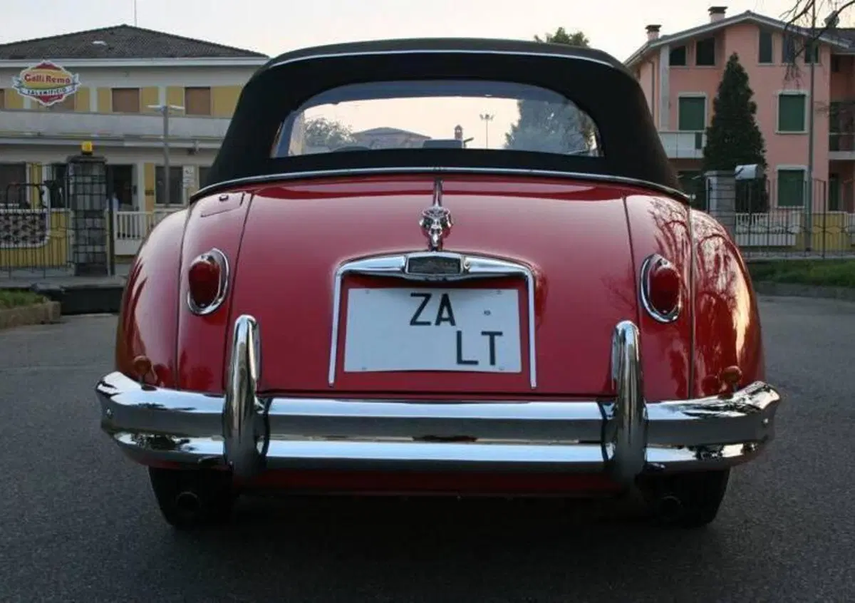 Jaguar XK 150 DHC  (3)