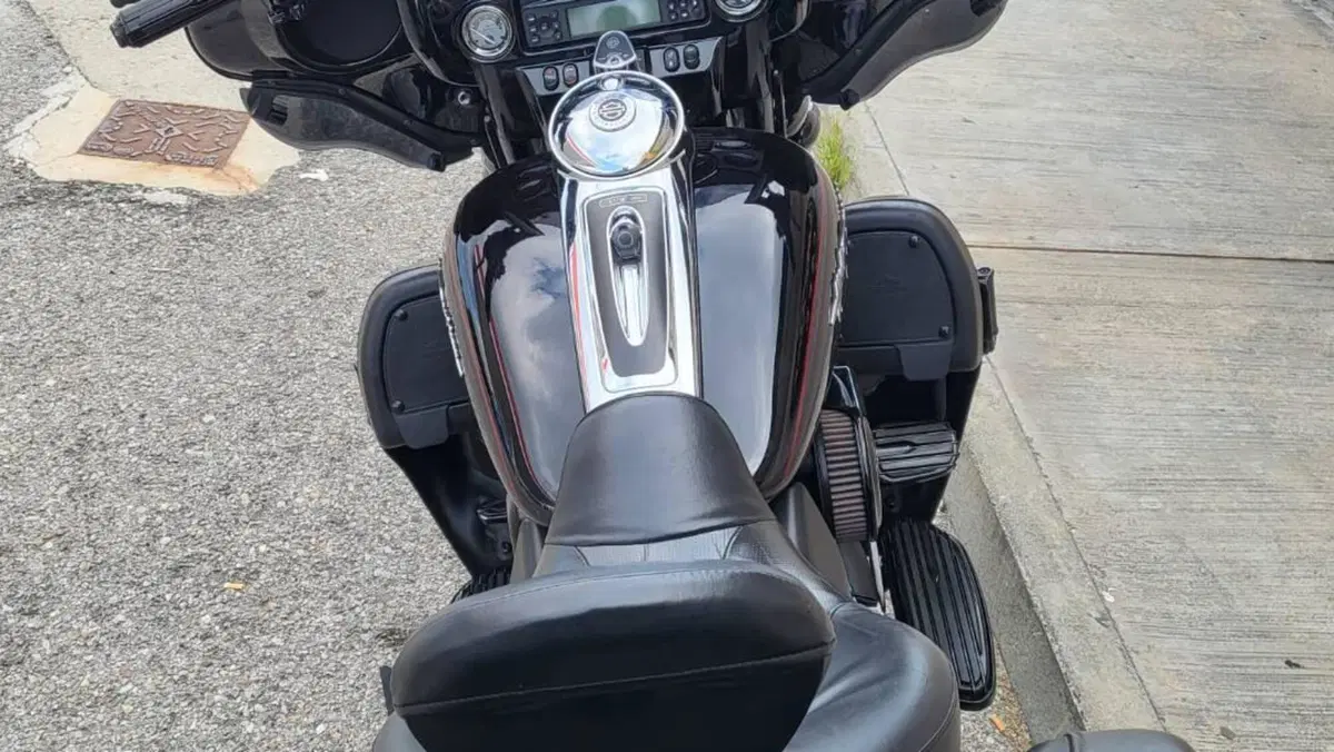 Harley-Davidson 1690 Electra Glide Ultra Limited (2010 - 13) - FLHTK  (4)