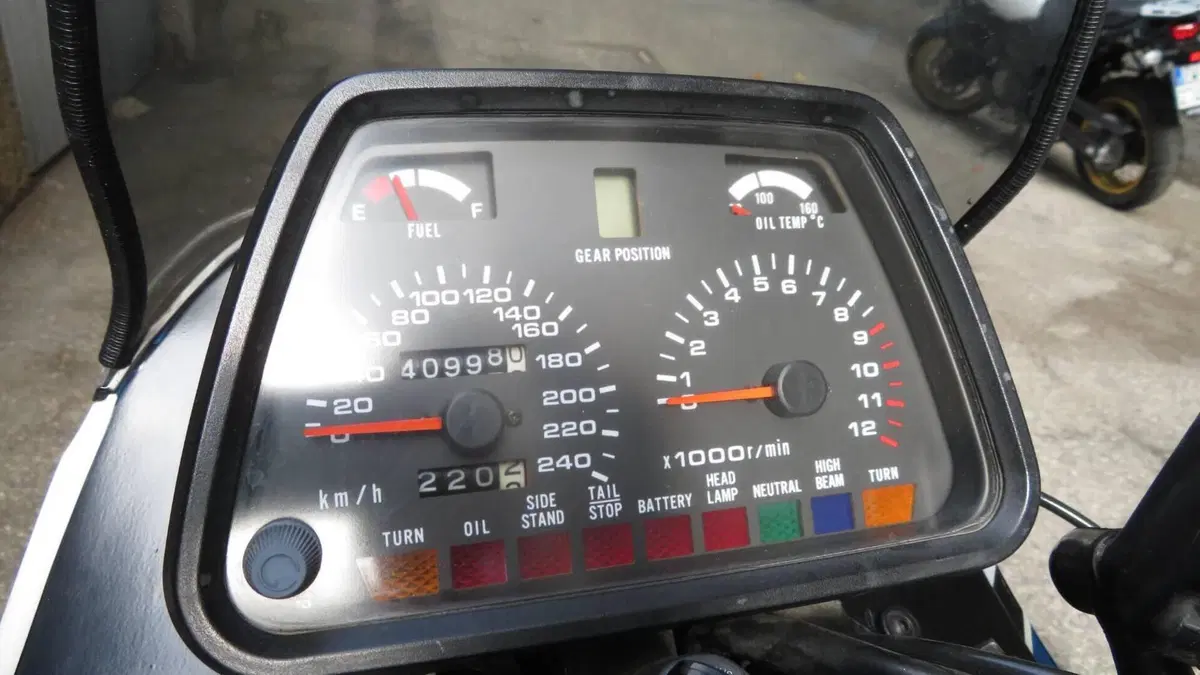 Suzuki   (4)