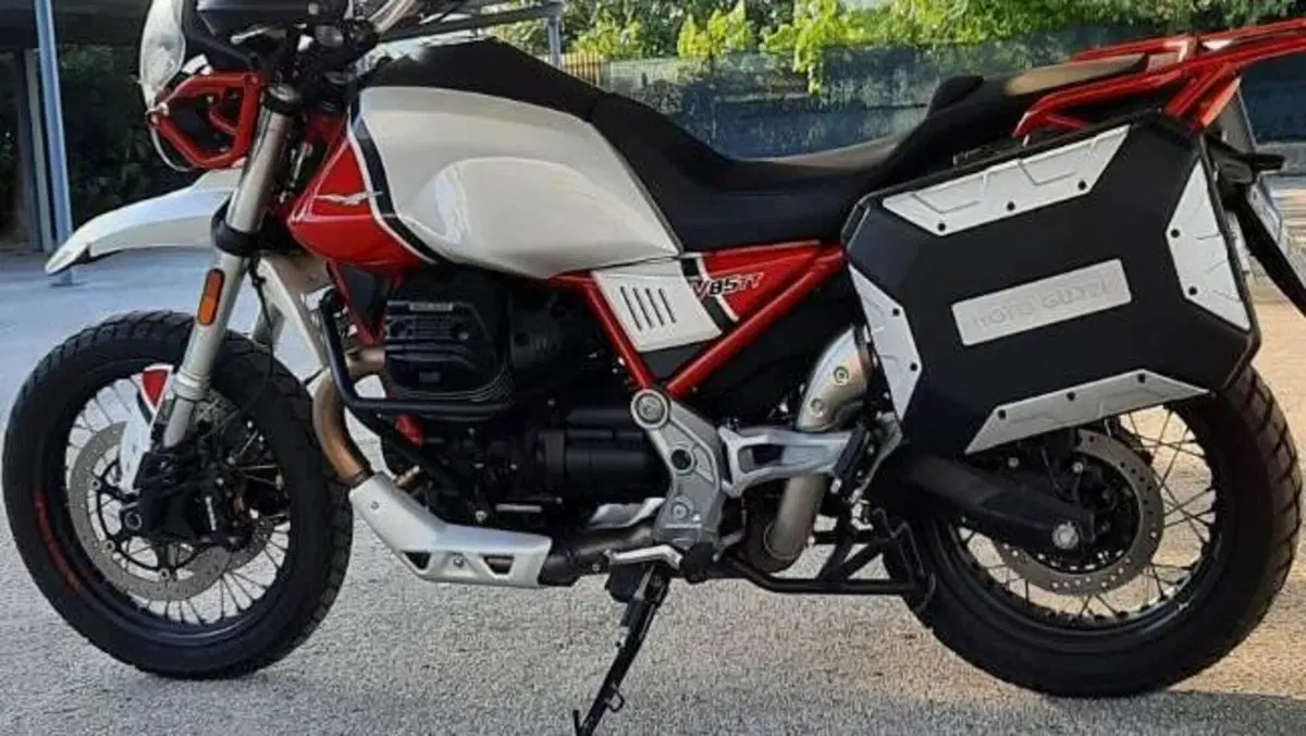 Moto Guzzi V85 TT Evocative Graphics (2019 - 20) 
