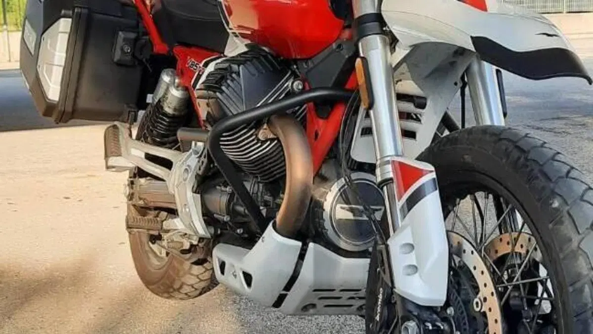 Moto Guzzi V85 TT Evocative Graphics (2019 - 20)  (2)
