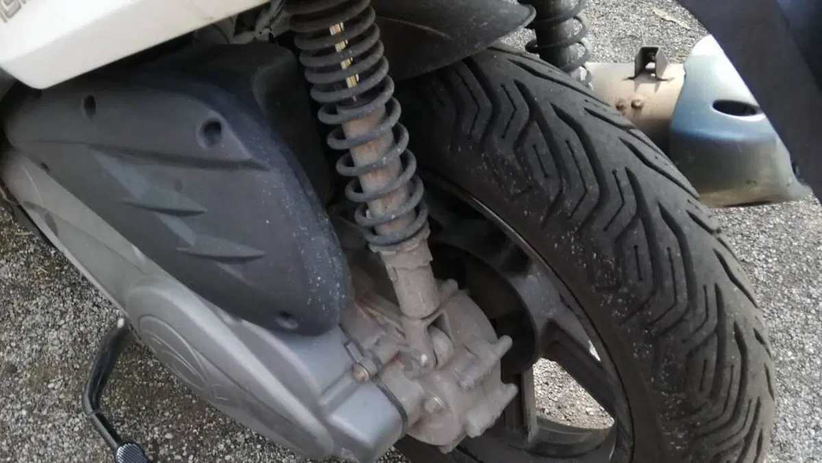 Kymco Agility 200i R16 + (2014 - 17)  (8)