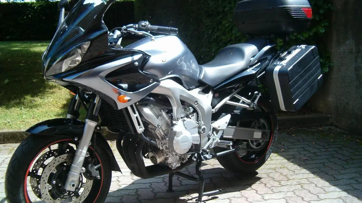 Yamaha FZ6 Fazer (2004 - 07)  (3)
