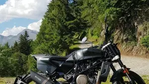 Husqvarna Svartpilen 701 (2019)  (2)