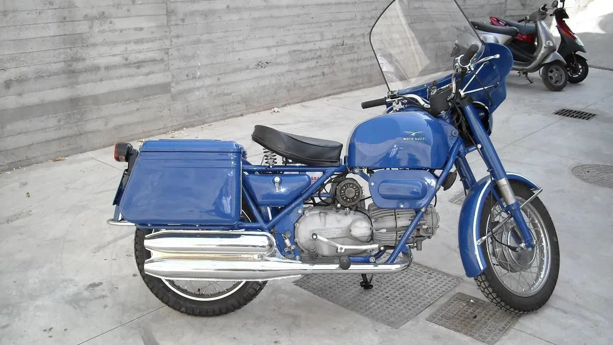 Moto Guzzi   (2)