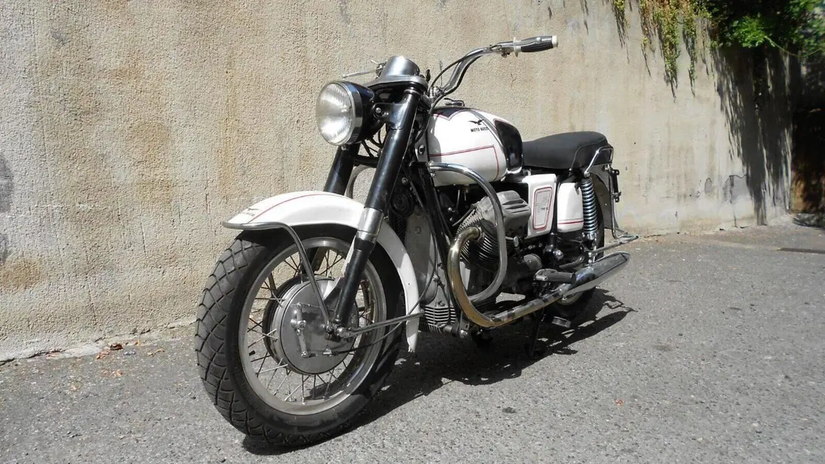 Moto Guzzi   (2)