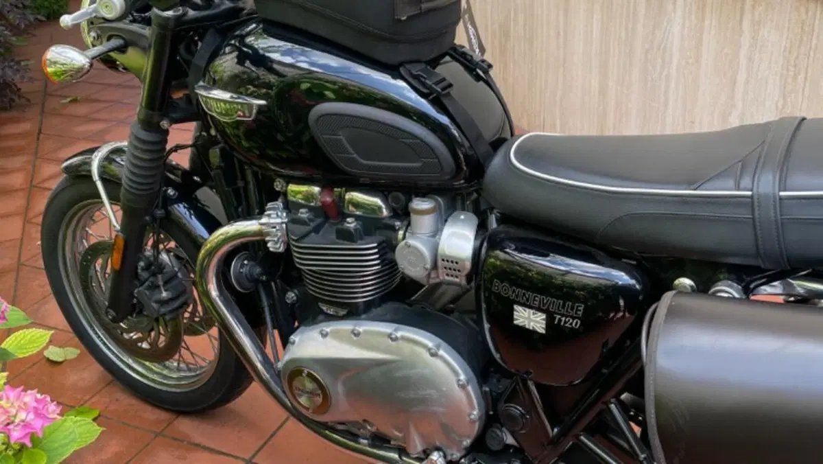 Triumph Bonneville T120 (2016 - 20)  (6)