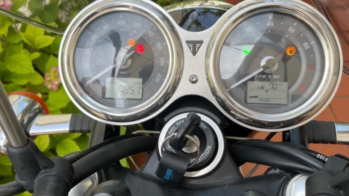 Triumph Bonneville T120 (2016 - 20)  (10)