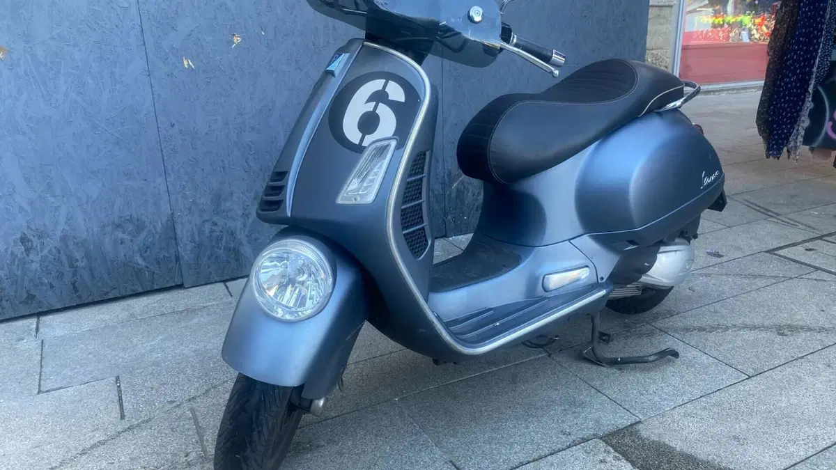 Vespa Sei Giorni 300 Hpe (2019)  (2)