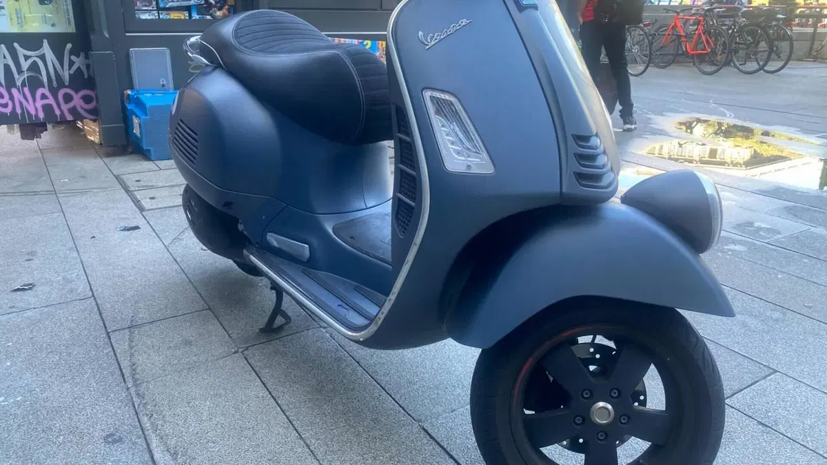 Vespa Sei Giorni 300 Hpe (2019)  (3)