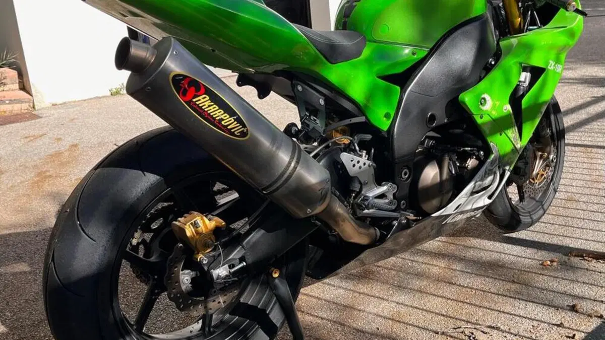 Kawasaki Ninja 1000 ZX-10R (2004 - 05)  (2)