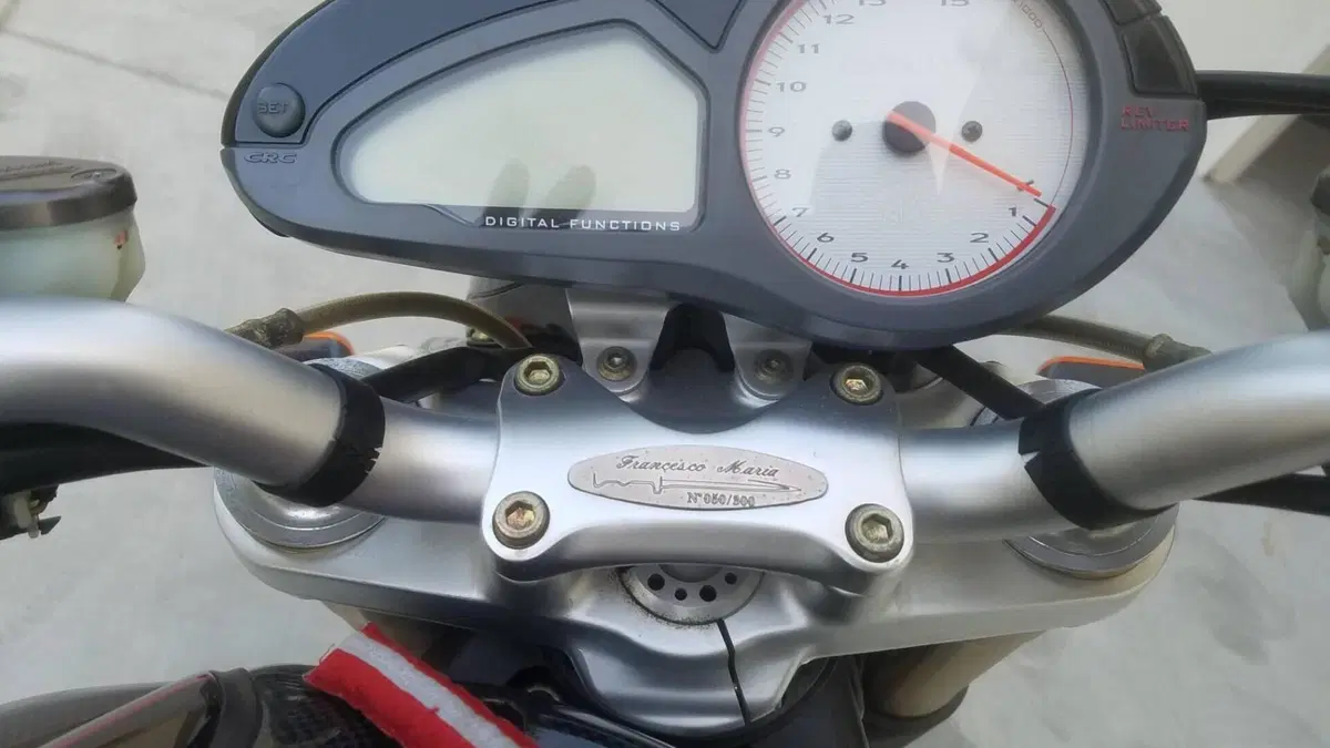 MV Agusta Brutale 910 S (2005 - 11)  (5)