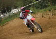 La Honda CR500R è davvero così brutale? C'è solo un modo per scoprirlo... [VIDEO]