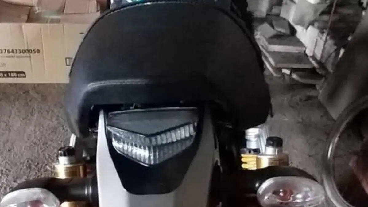 Yamaha XJR 1300 Racer (2015 - 17)  (10)
