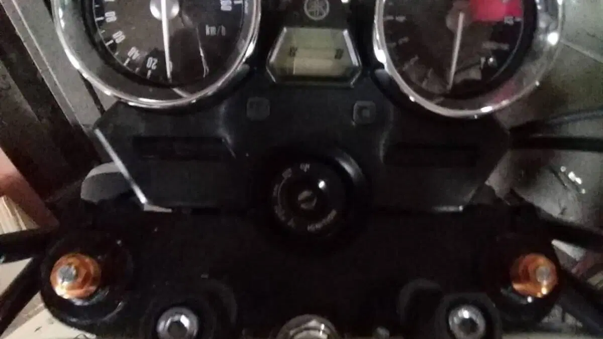 Yamaha XJR 1300 Racer (2015 - 17)  (8)