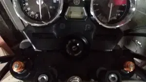 Yamaha XJR 1300 Racer (2015 - 17)  (8)