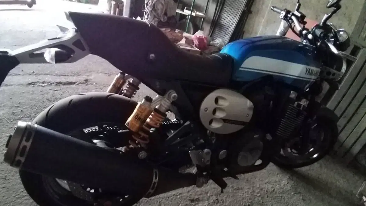 Yamaha XJR 1300 Racer (2015 - 17)  (11)