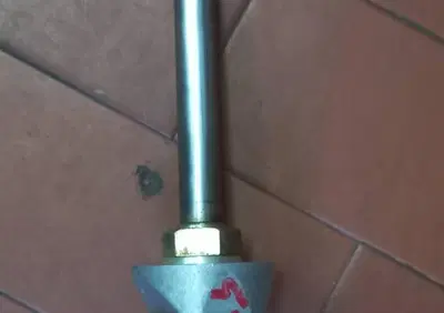 Piedino con stelo Suzuki Gsxr 1100 dal 1987 al 199 - Annuncio 9319856