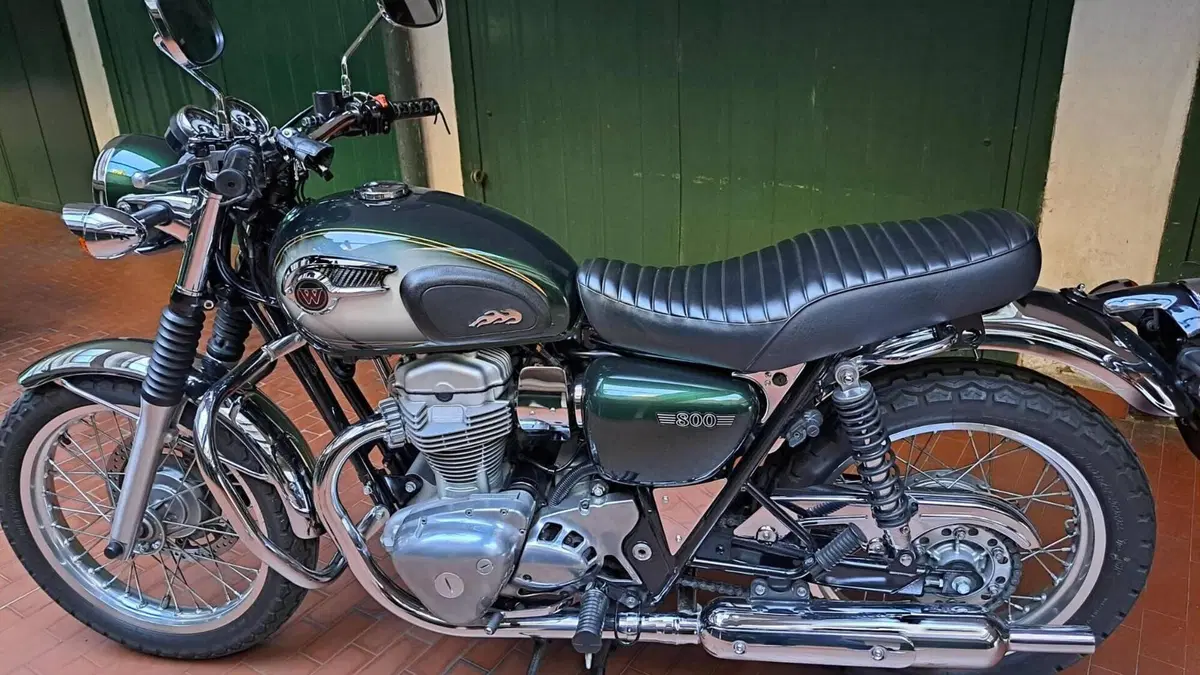 Kawasaki W 800 (2010 - 17)  (2)