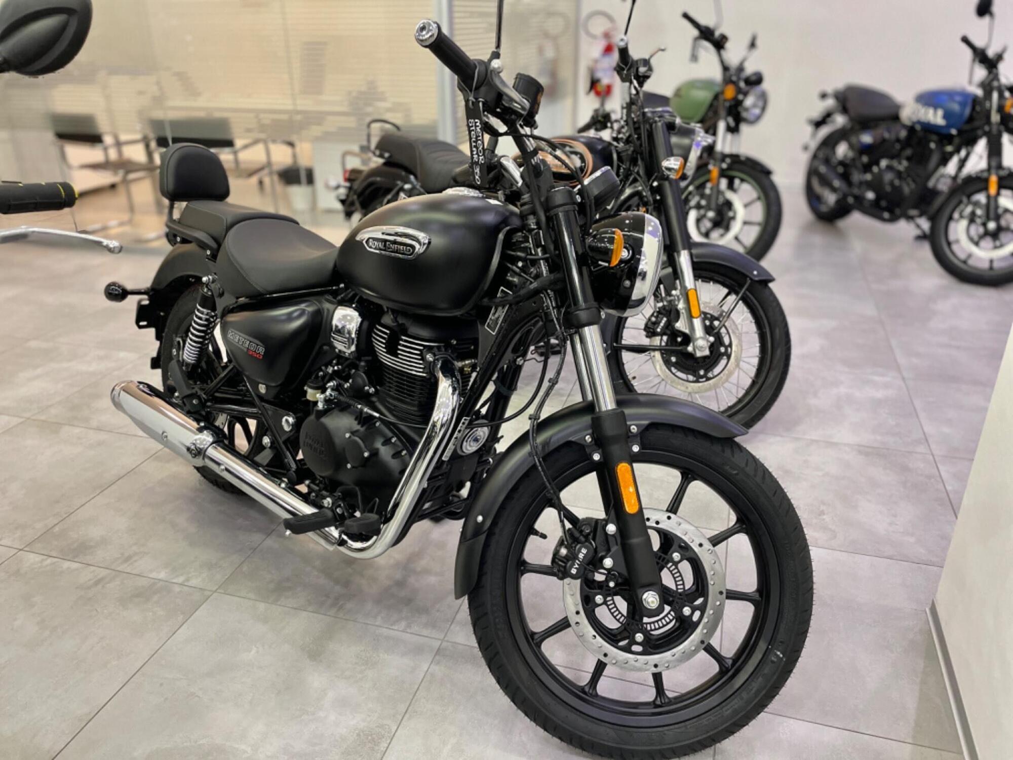 Royal Enfield Meteor 350 (2021 - 26) Nuova