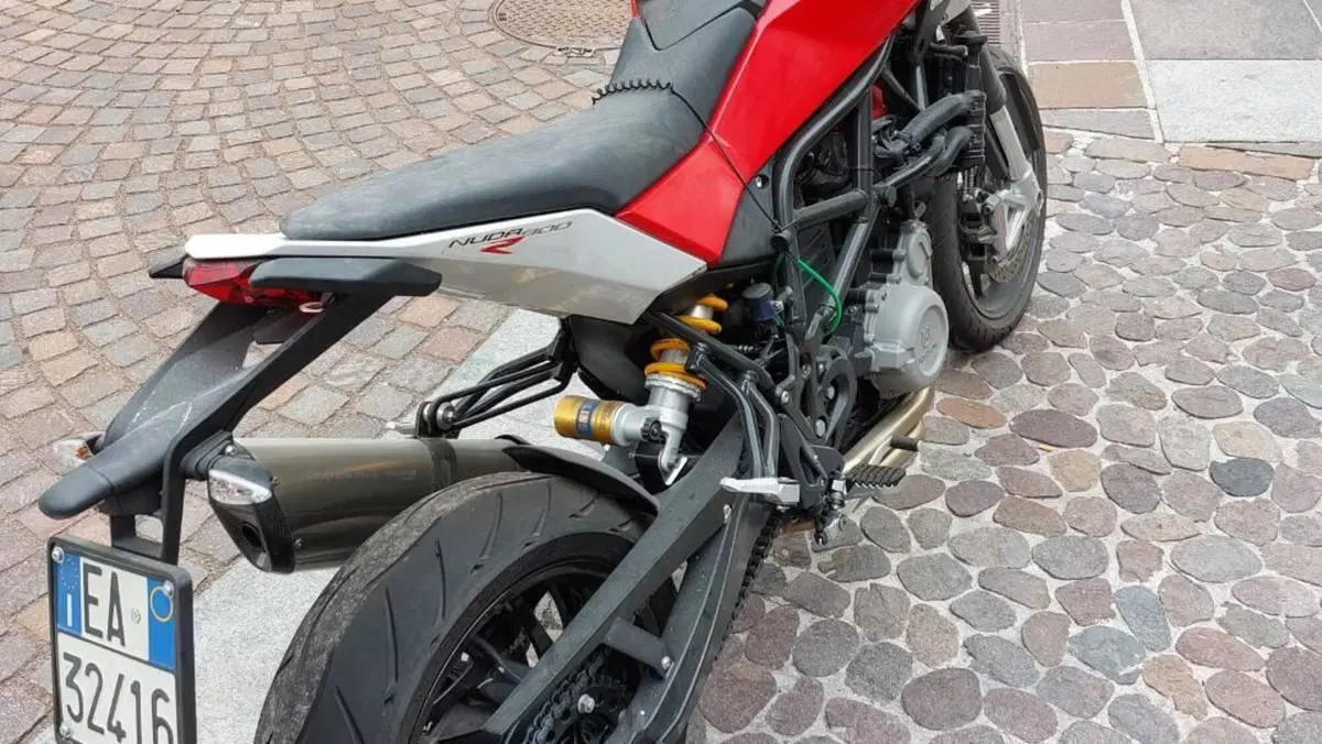 Husqvarna Nuda 900 R (2011 - 13)  (3)