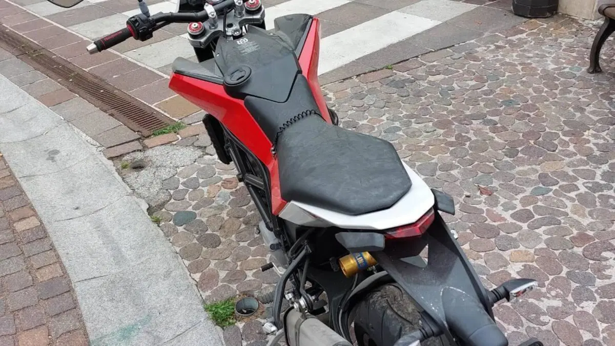 Husqvarna Nuda 900 R (2011 - 13)  (4)