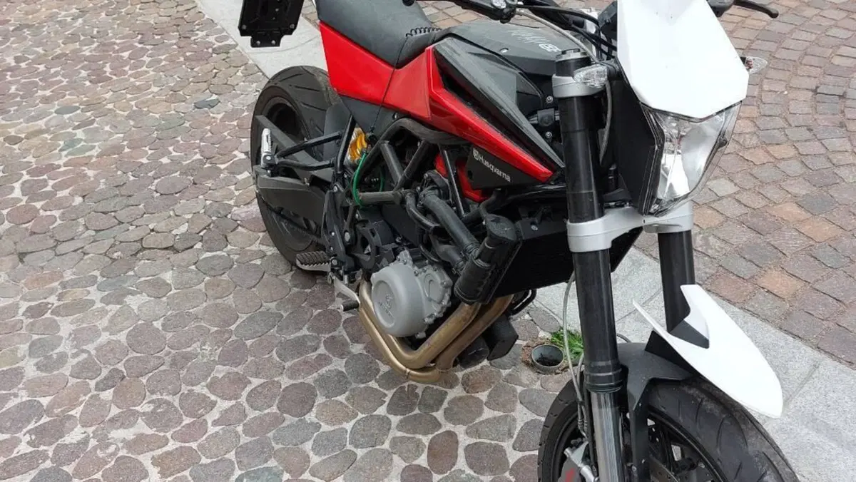 Husqvarna Nuda 900 R (2011 - 13)  (6)