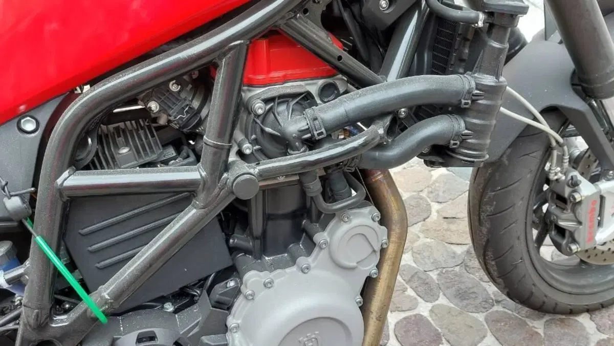 Husqvarna Nuda 900 R (2011 - 13)  (7)