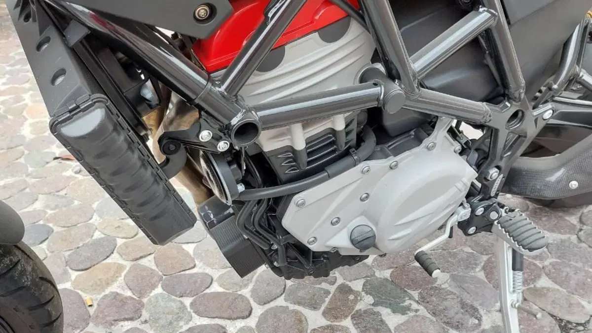 Husqvarna Nuda 900 R (2011 - 13)  (10)