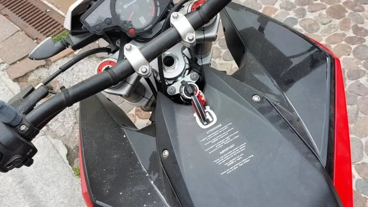 Husqvarna Nuda 900 R (2011 - 13)  (11)