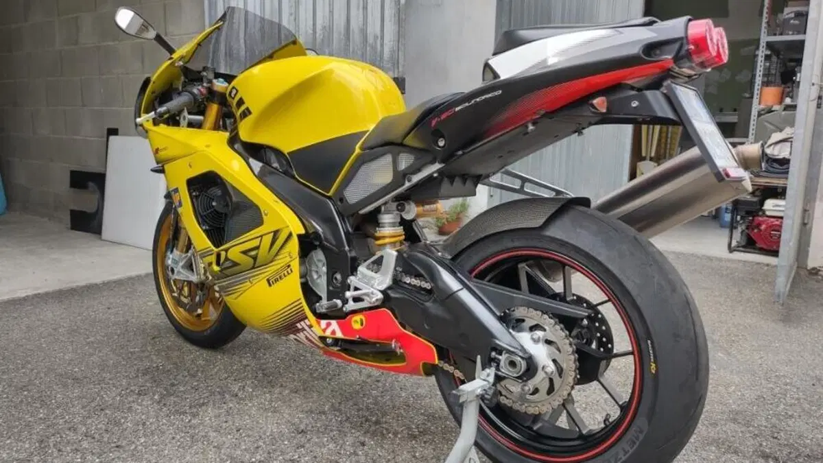 Aprilia RSV 1000 R (2003 - 04)  (2)