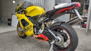 Aprilia RSV 1000 R (2003 - 04)  (2)