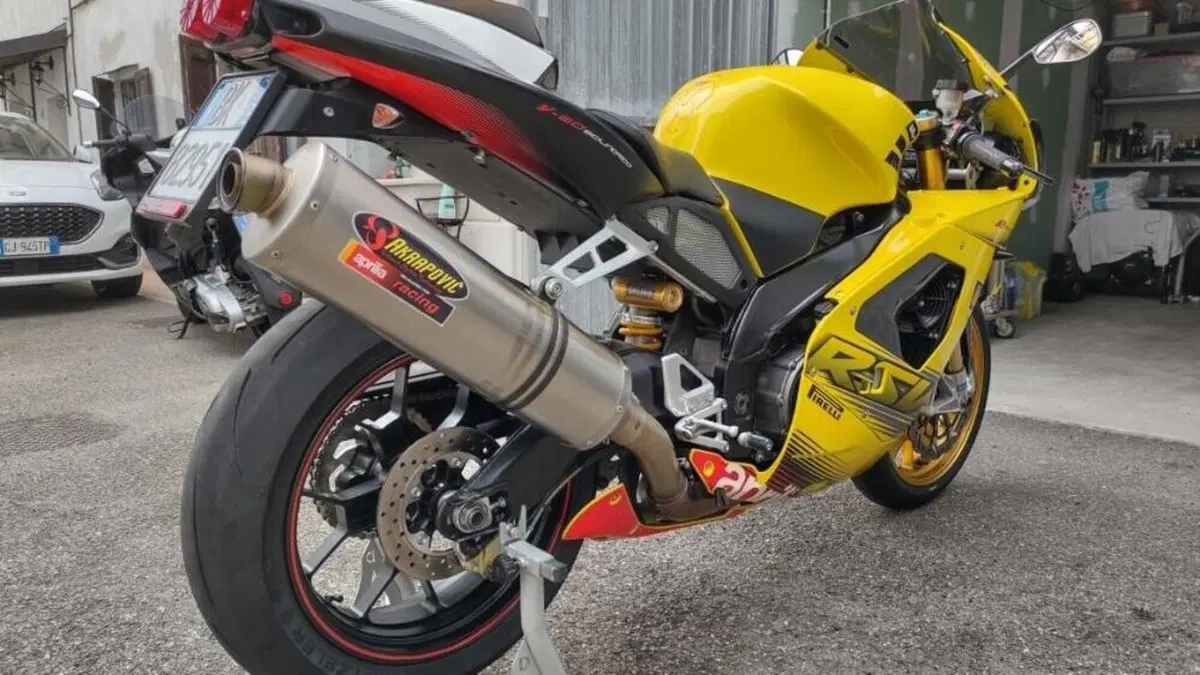 Aprilia RSV 1000 R (2003 - 04)  (3)