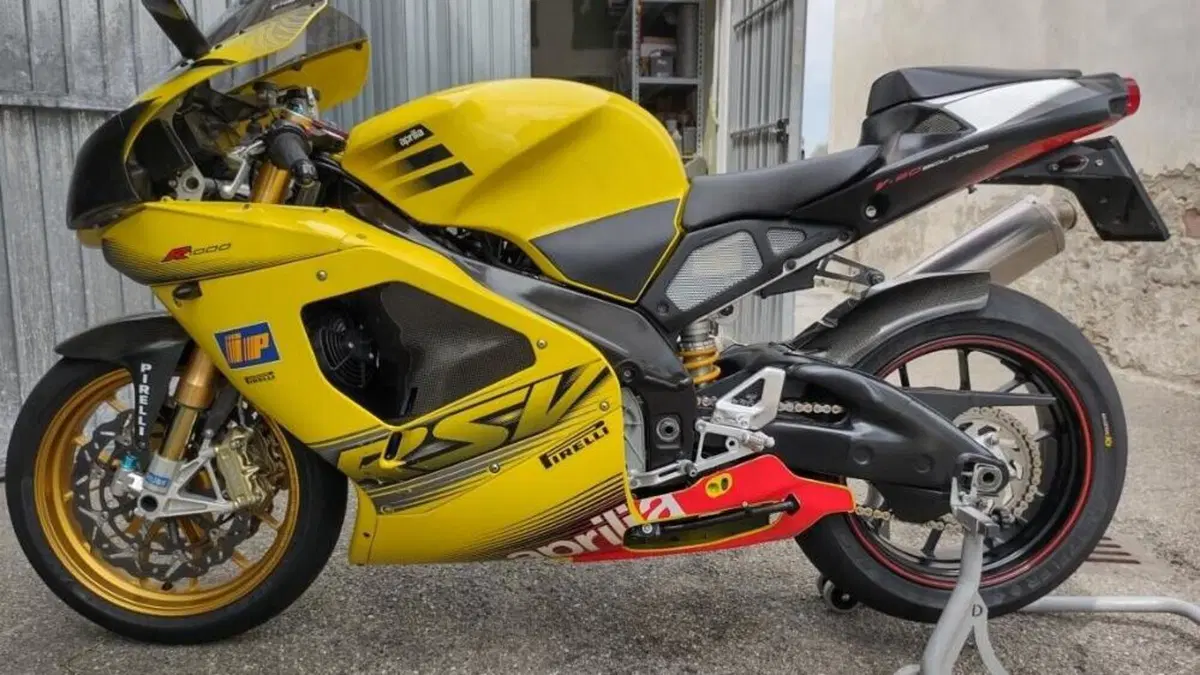Aprilia RSV 1000 R (2003 - 04)  (4)