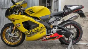 Aprilia RSV 1000 R (2003 - 04)  (4)