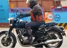 Super Bullet o Super Classic? Ci sono nuove foto spia di una Royal Enfield 650
