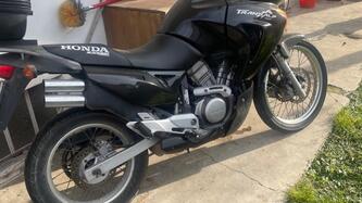 Vendo Honda Transalp XL 650V (2000 - 04) usata a Capannori (codice 8185909)  