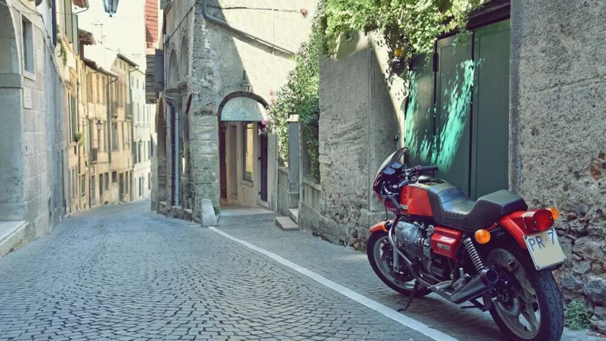 Moto Guzzi   (9)
