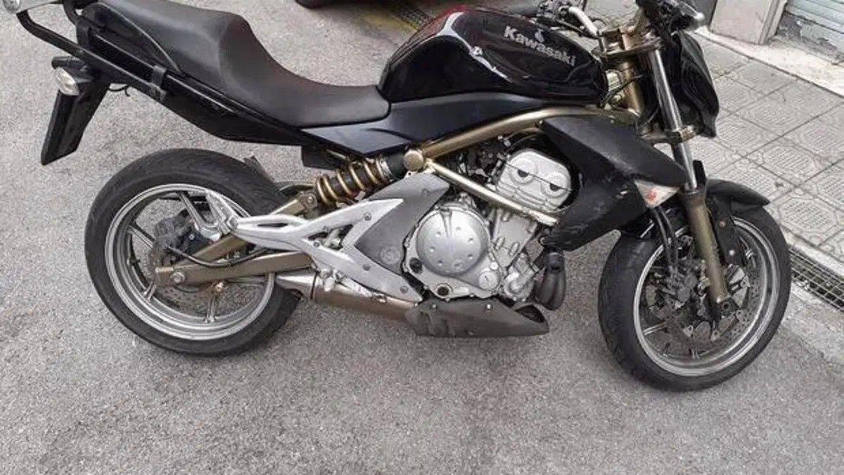 Kawasaki ER-6N (2005 - 08)  (2)