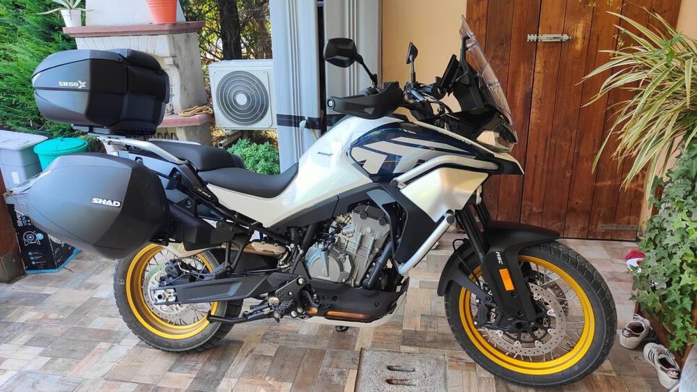 CFMoto 800MT Sport R. Una “R” che si traduce crossover sportiva