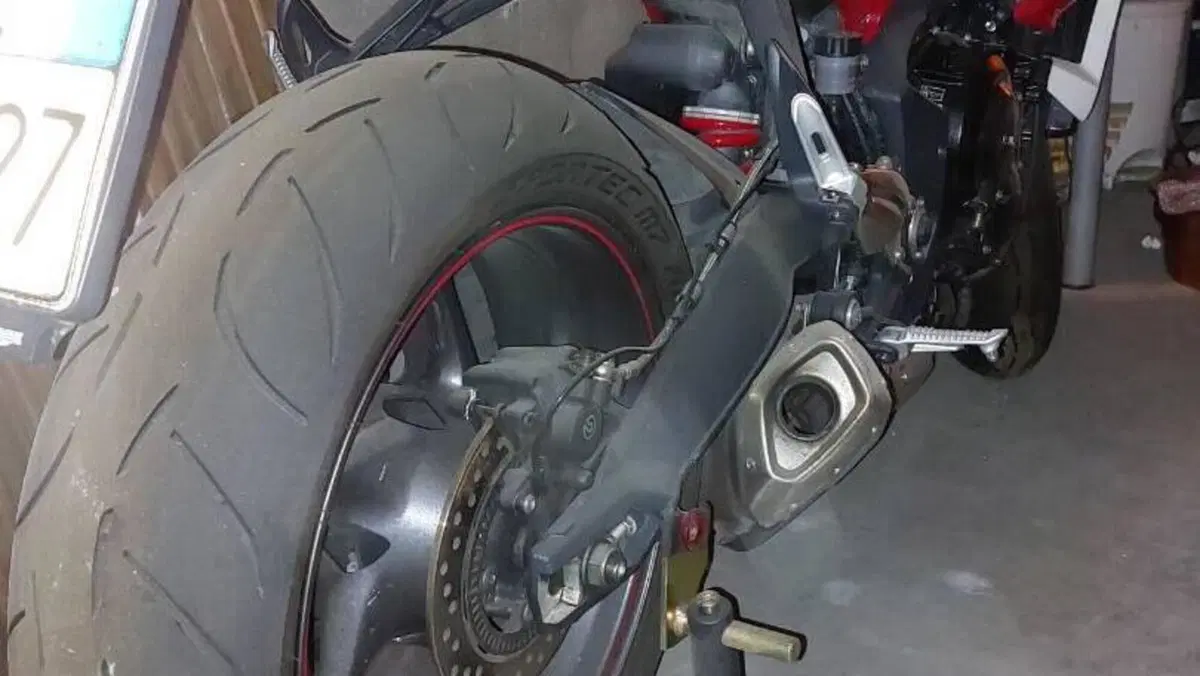 Triumph Street Triple R ABS (2013 - 17)  (2)
