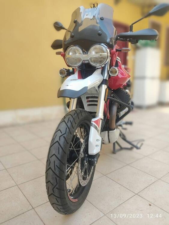 Moto Guzzi V85 TT Evocative Graphics (2019 - 20) 