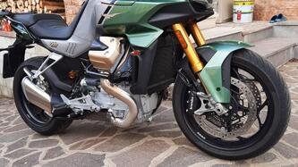 Moto Guzzi V100 Mandello S (2023 - 24) usata