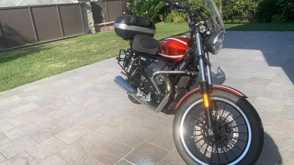 Moto Guzzi V9 Roamer (2016 - 18) 