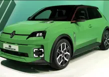 Scende in campo e le ha tutte contro: Nuova Renault 5 E-Tech Top e Flop