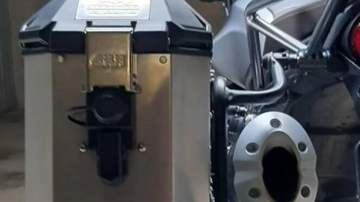 Moto Guzzi V85 TT Centenario (2021 - 22)  (4)