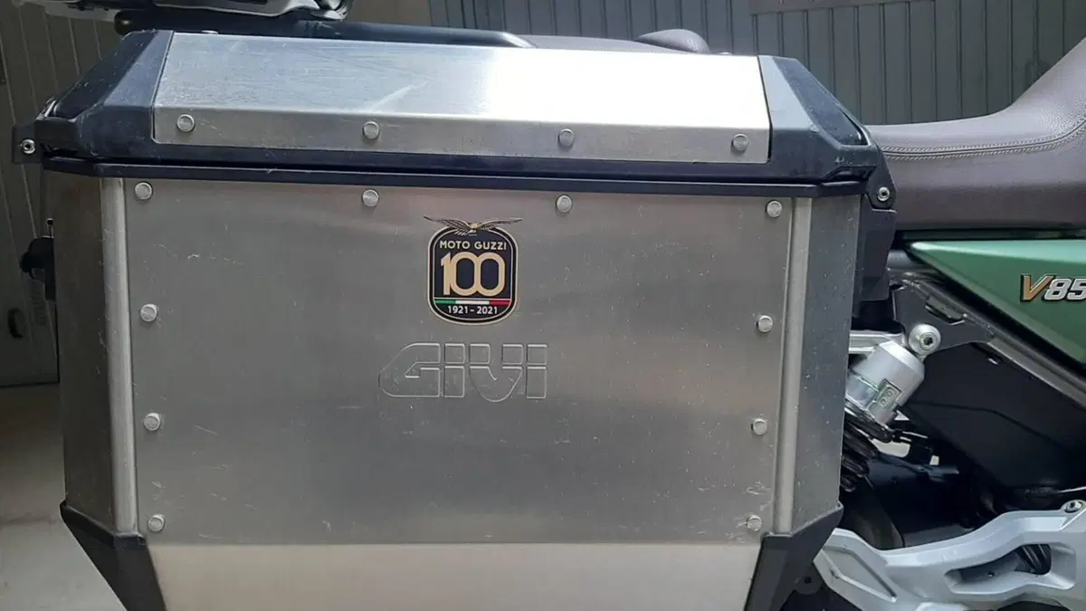 Moto Guzzi V85 TT Centenario (2021 - 22)  (6)