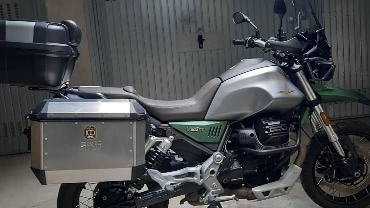 Moto Guzzi V85 TT Centenario (2021 - 22)  (7)