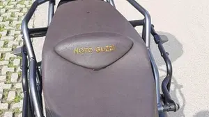Moto Guzzi V85 TT Centenario (2021 - 22)  (8)
