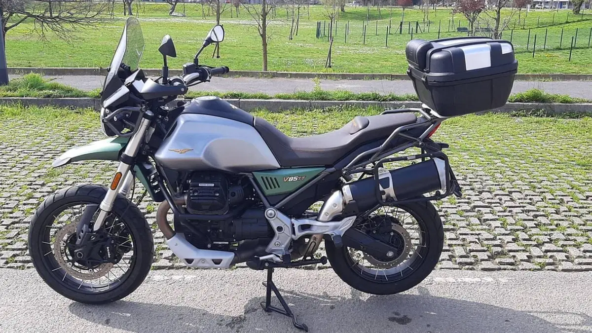 Moto Guzzi V85 TT Centenario (2021 - 22)  (11)